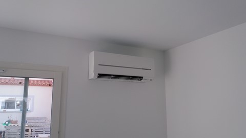 installation d'un split compact dans une résidence neuve