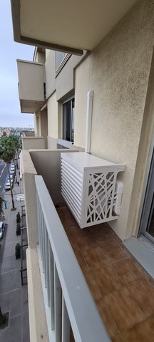 cacher un groupe clim en ville